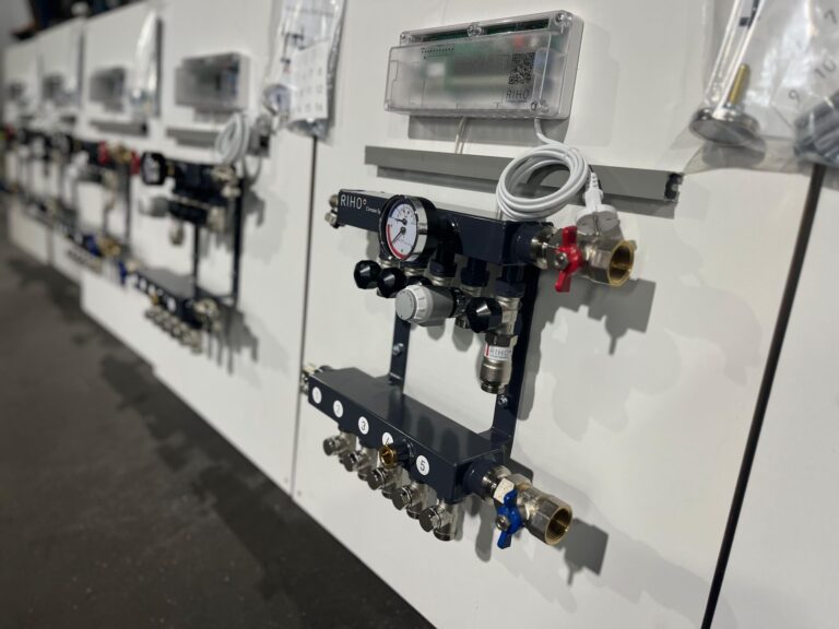 RIHO prefab vloerverwarming verdeler - vloerverwarmingsverdeler op bord