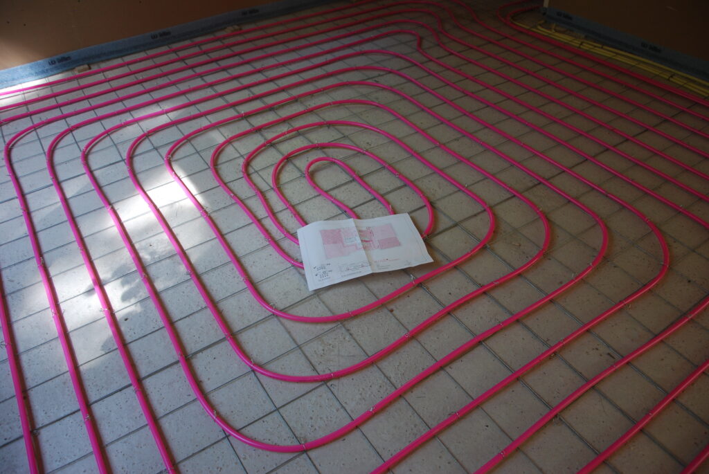 Vloerverwarming gemonteerd op netten