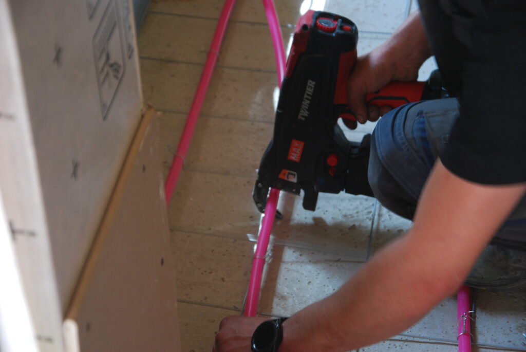 Vloerverwarming gemonteerd op netten