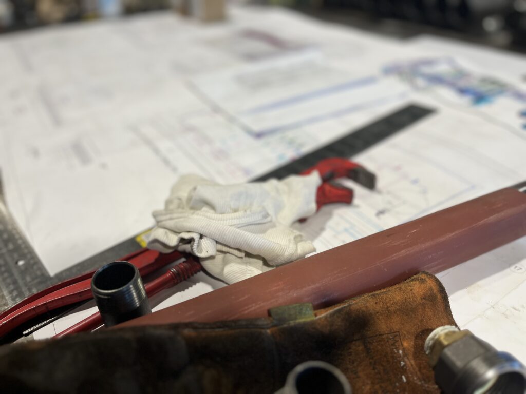 Hoofdverdeler monteurs aan het werk