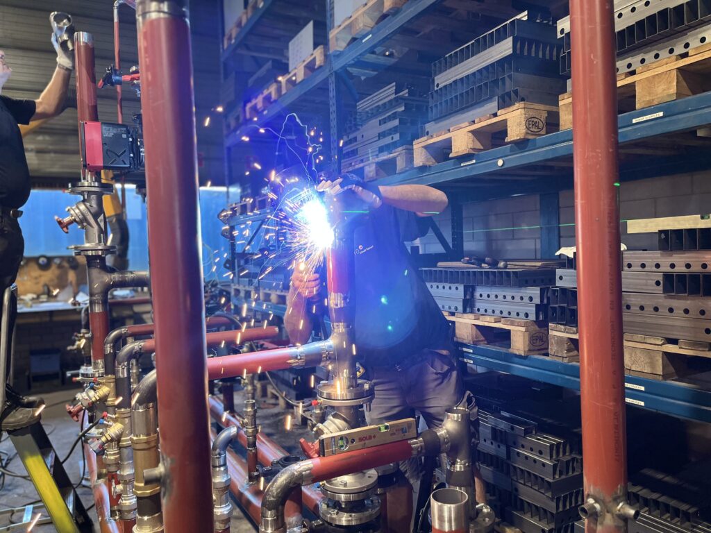 Hoofdverdeler monteurs aan het werk