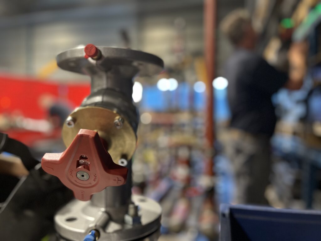 Hoofdverdeler monteurs aan het werk