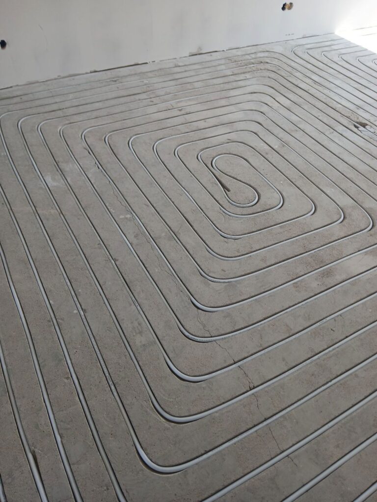 AKB vloerverewarming in gefreesde vloer