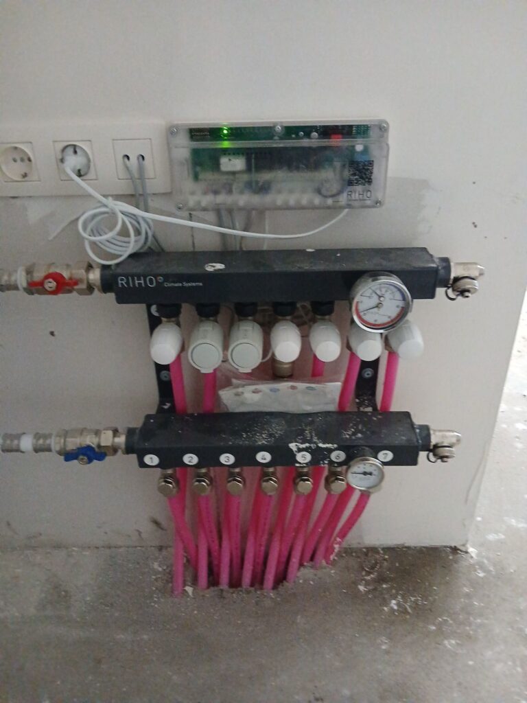 Vloerverwarming verdeler met MULTIKIT regeling - na regeling