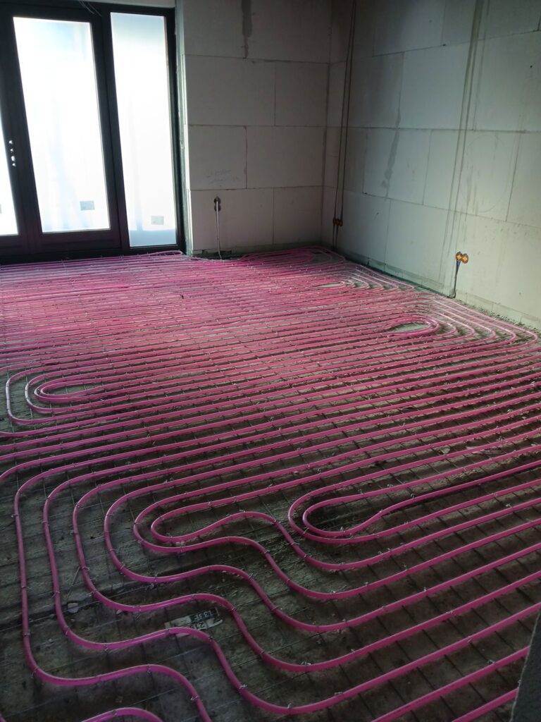 Vloerverwarming gemonteerd op netten