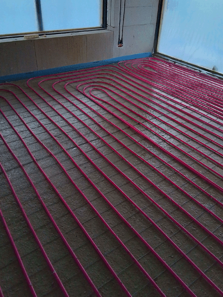 Vloerverwarming gemonteerd op netten