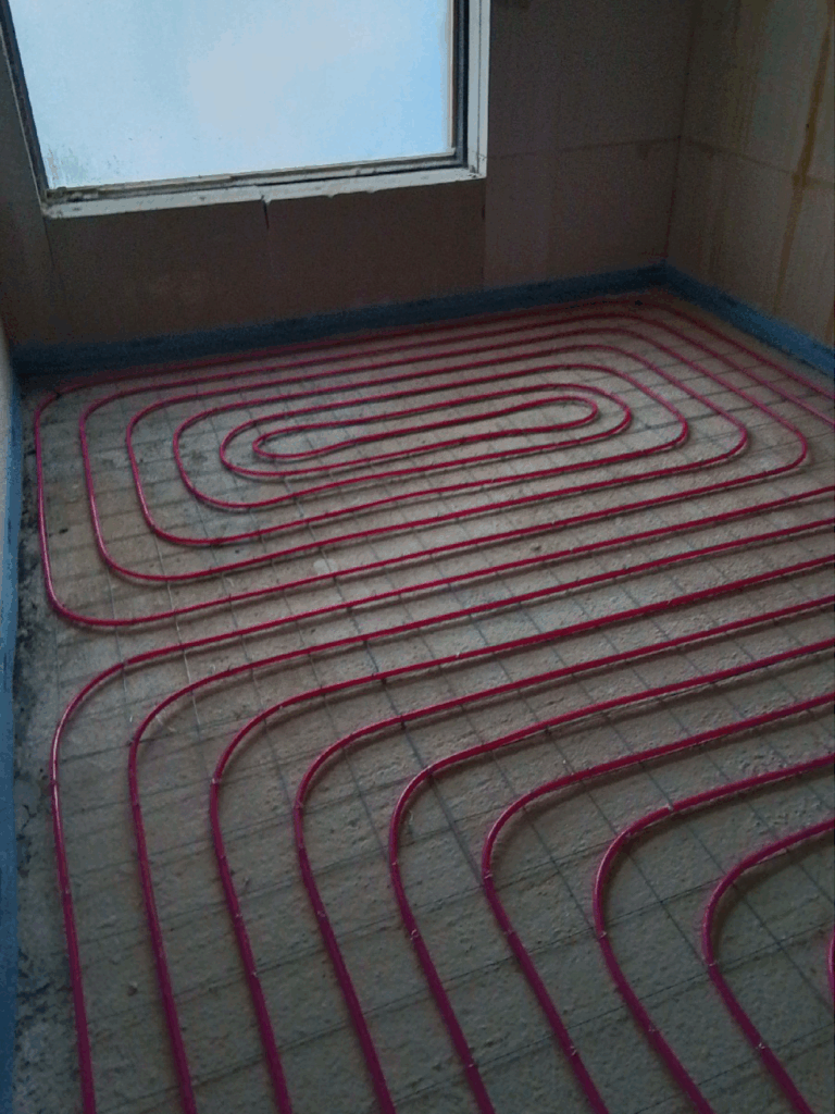 Vloerverwarming gemonteerd op netten