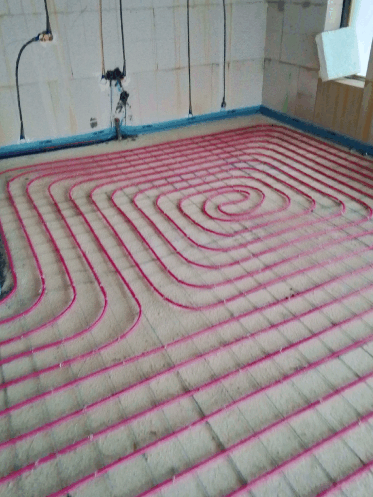 Vloerverwarming gemonteerd op netten